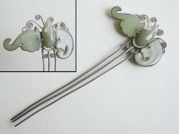 Hairpin with jade bat – (8009)